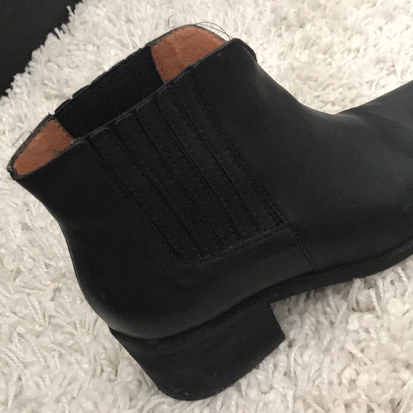 Madewell black Chelsea boots good for fall - Picture 6 of 10
